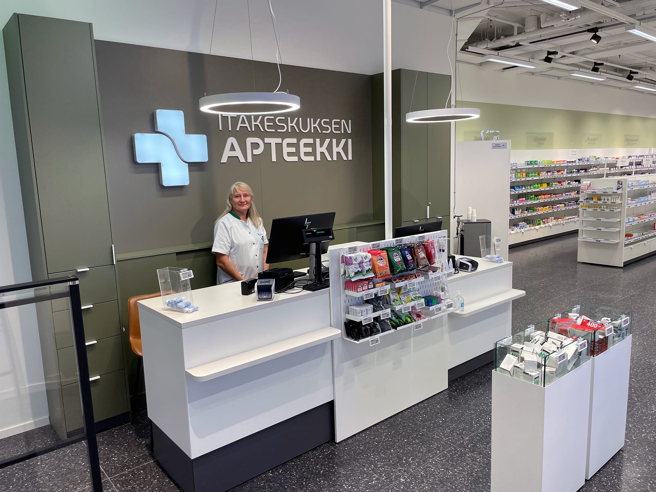 Itakeskuksen-apteekki-palvelee